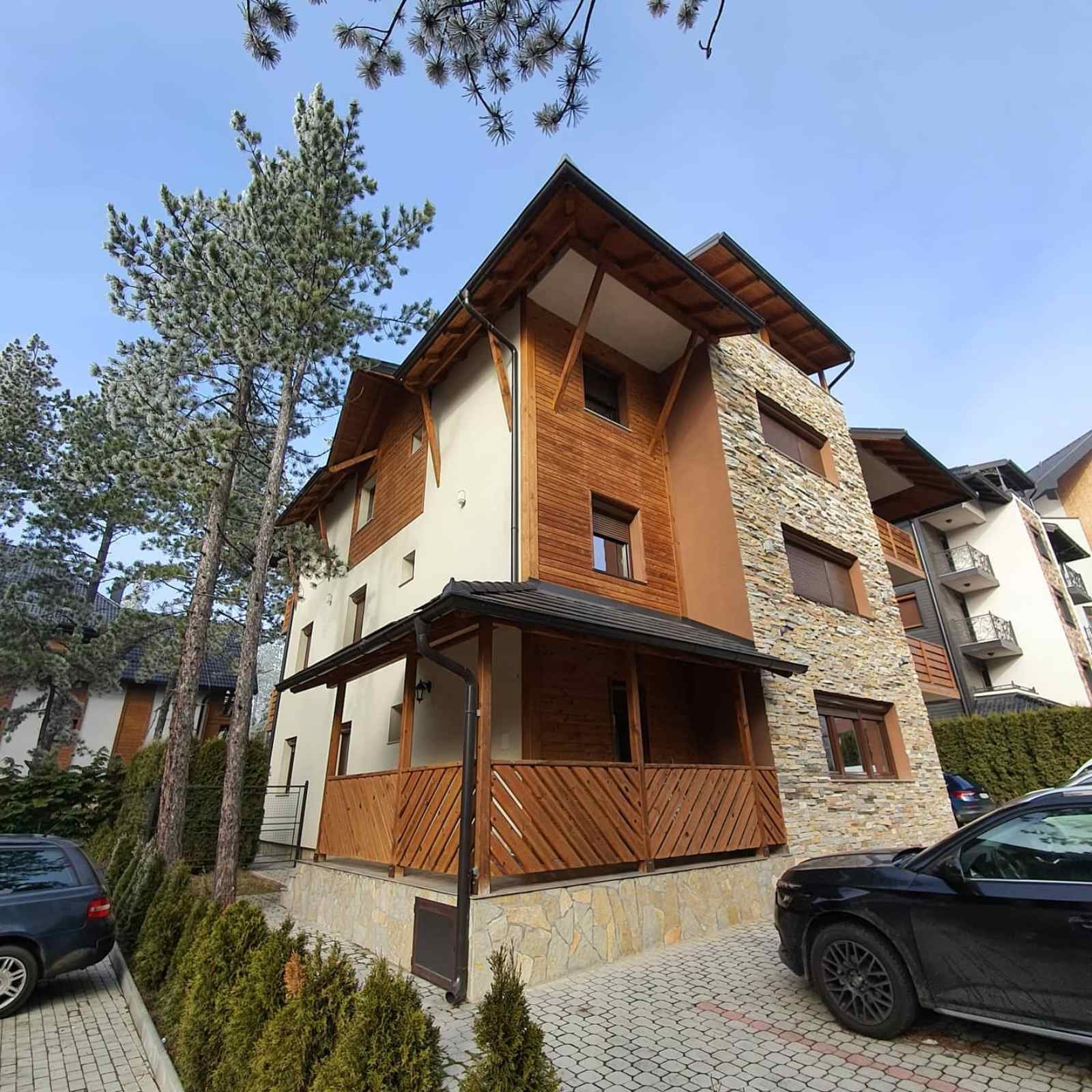 Golden Pine Apartman